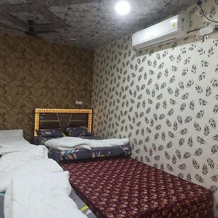 Shree Kashi Govardhan Dham Hotel Ujjain Buitenkant foto