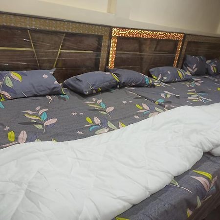 Shree Kashi Govardhan Dham Hotel Ujjain Buitenkant foto