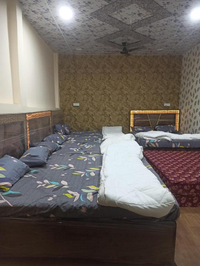 Shree Kashi Govardhan Dham Hotel Ujjain Buitenkant foto