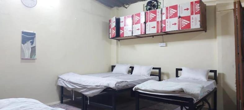 Shree Kashi Govardhan Dham Hotel Ujjain Buitenkant foto